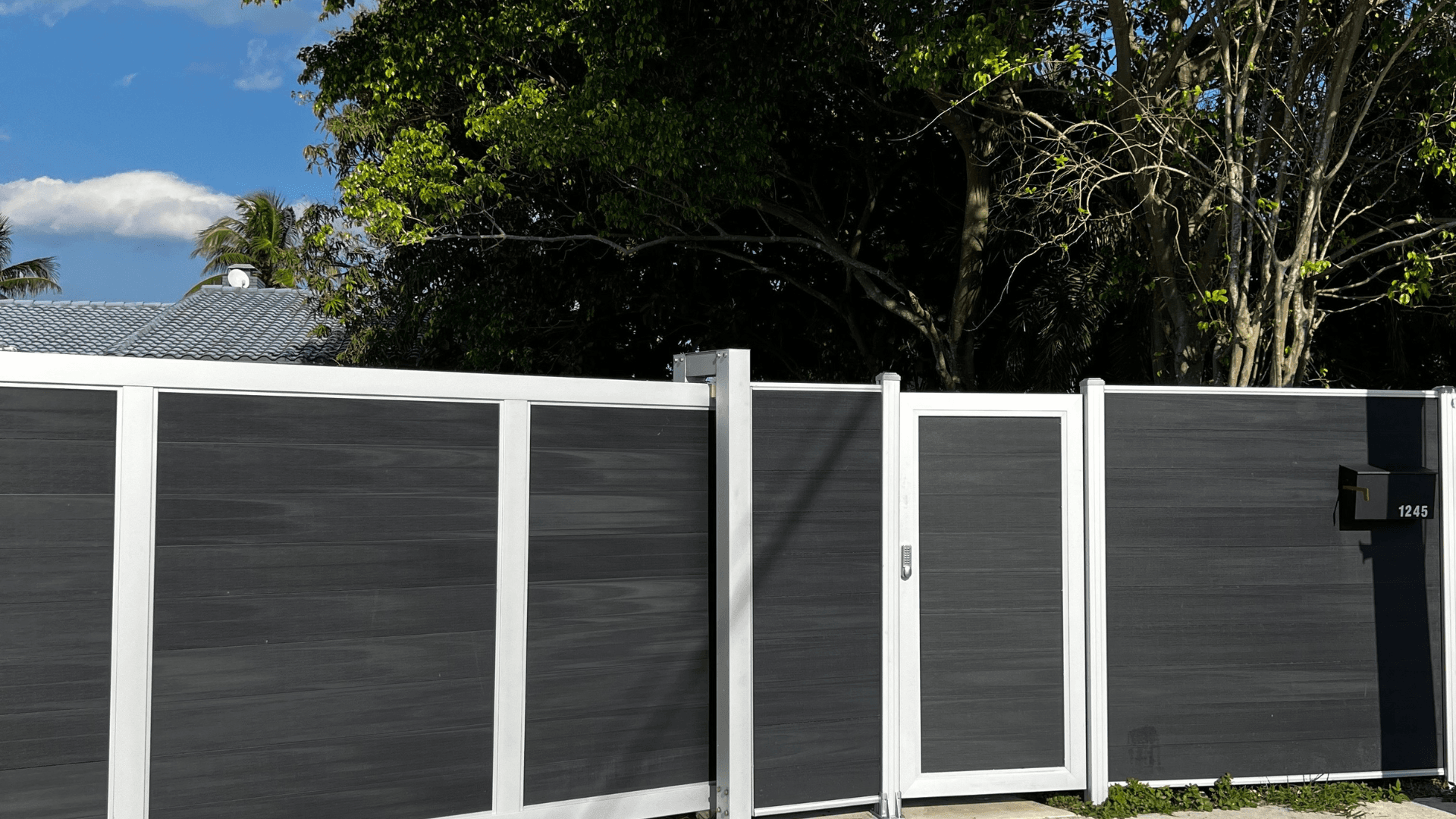 WPC charcoal gate with white aluminum frame Miami